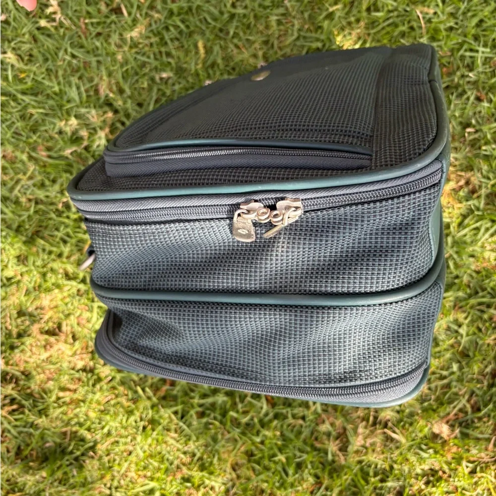 Samsonite Gray Laptop Briefcase with Silver Zip Accents